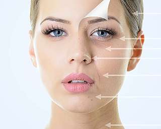 Portrait d’une femme avec une analyse de la peau superposée et des flèches sur le visage.