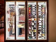 Beleuchteter Weinkühlschrank