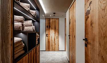 Couloir de spa en bois