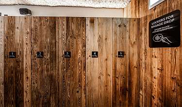 Casiers en bois à l'intérieur