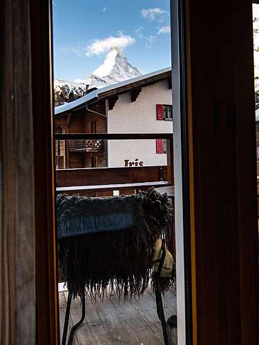 Vue sur un village de montagne avec le Matterhorn
