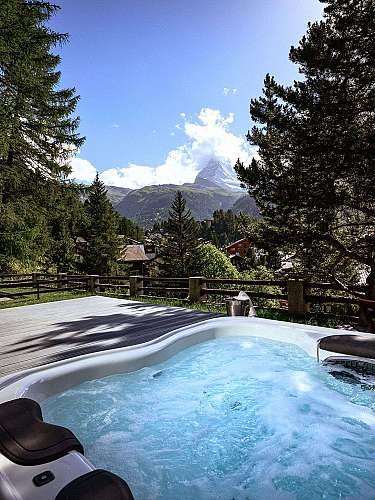 Whirlpool mit Bergblick