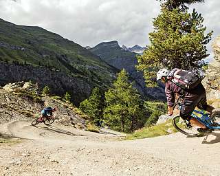 cr Zermatt Magazin Mountainbiken Trail Downhill cr Zermatt Magazin Zermatt Matterhorn Mountainbiken Trail Downhill