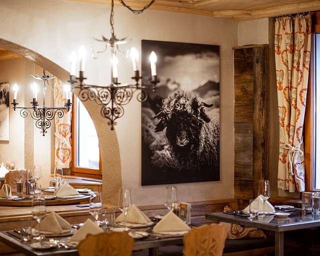 to the Restaurant Julen Tradition Julen Zermatt