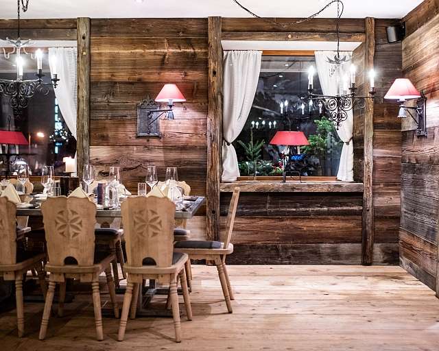 to the Restaurant Julen Tradition Julen Zermatt