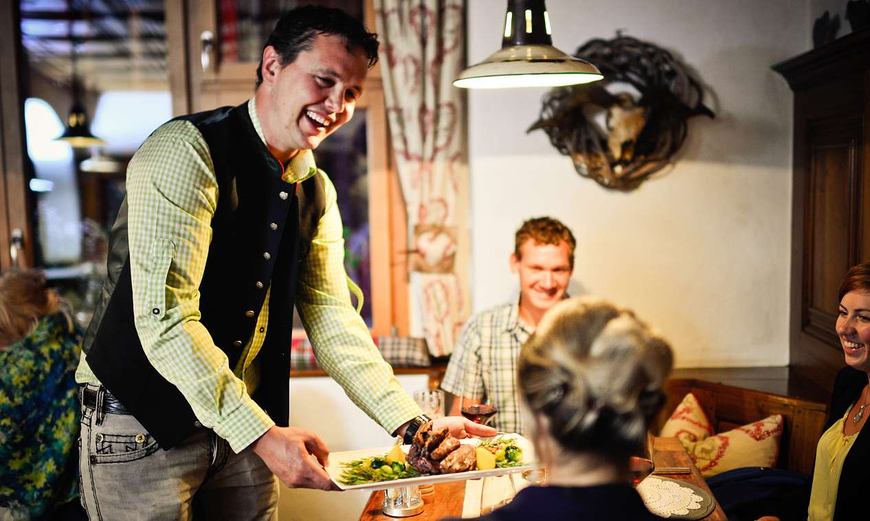 to the Restaurant Julen Tradition Julen Zermatt