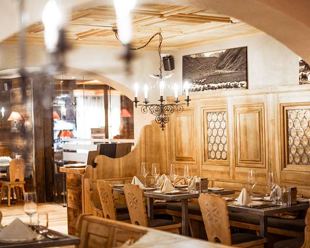 to the Restaurant Julen Tradition Julen Zermatt